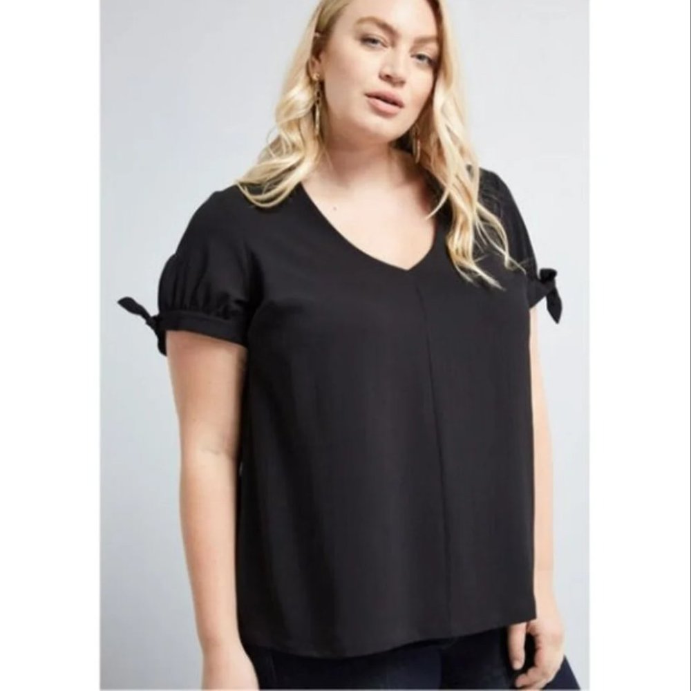 Modcloth Ideal Discovery Short Sleeve Blouse in Black in 2X